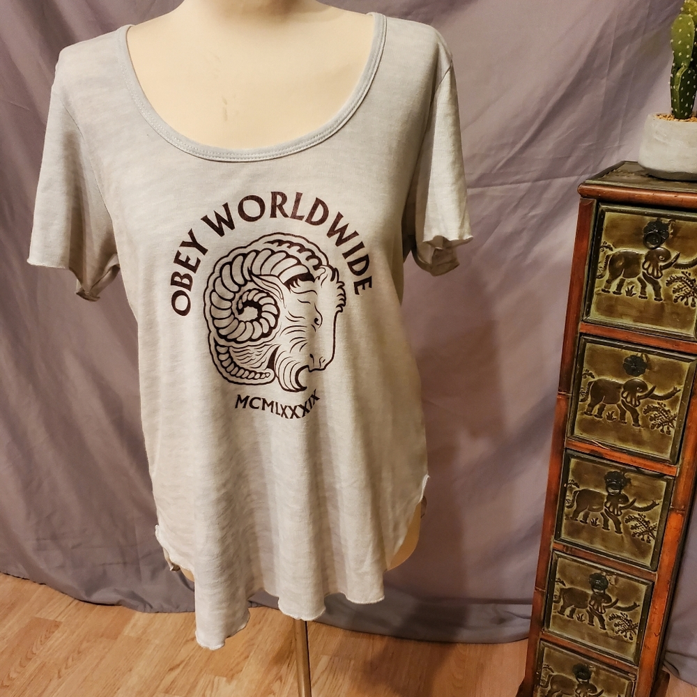 Obey tee
